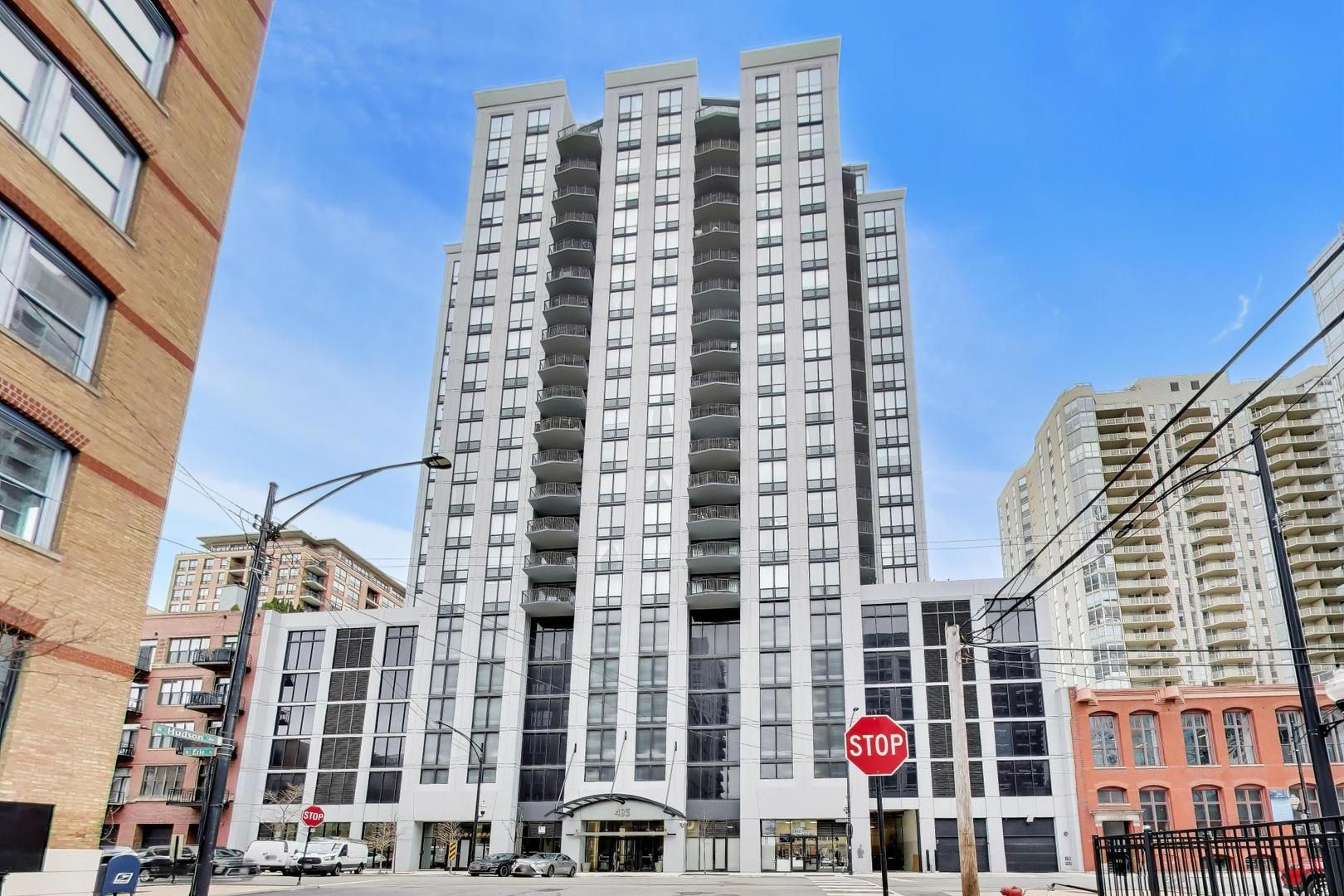 435 ERIE Street — Chicago, IL 60654
