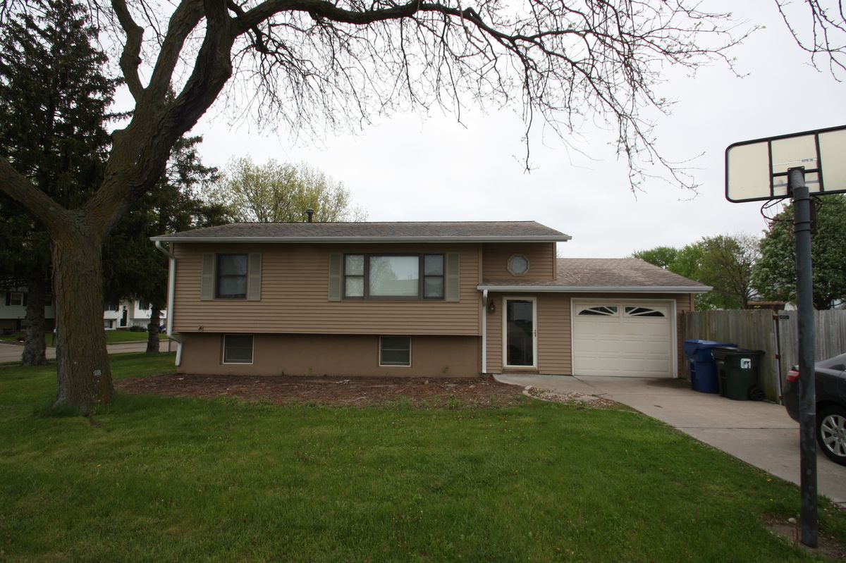 3937 Clark Court, Davenport, IA 52806