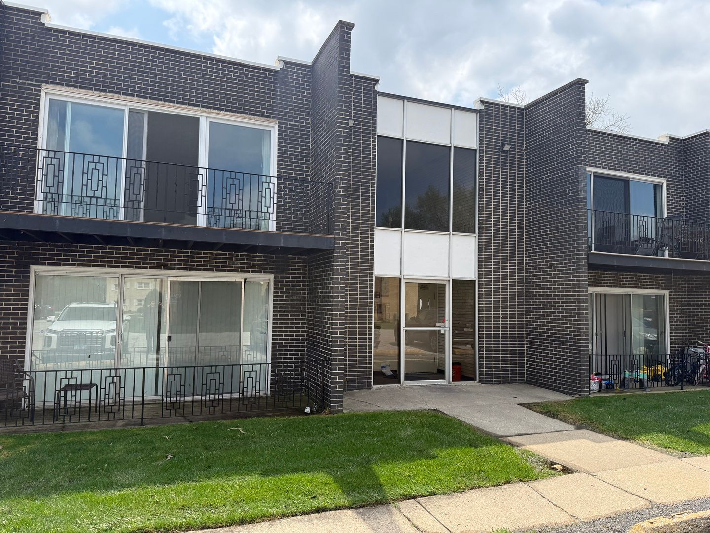 18330 Cherry Creek Drive #5 — Homewood, IL 60430