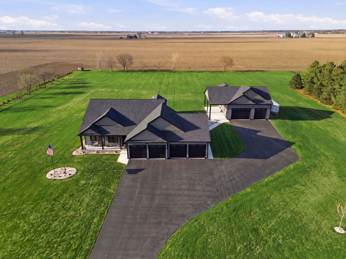 2401 N 4350th Road, Sheridan, IL 60551