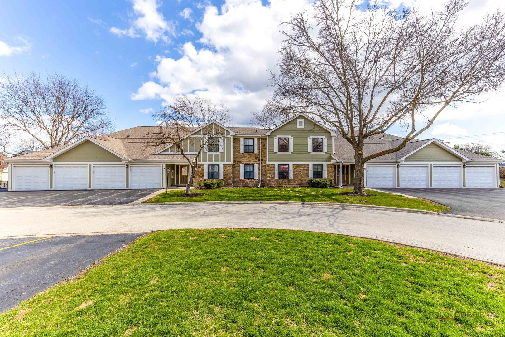 1107 Woodbury Lane #A2 — Wheeling, IL 60090