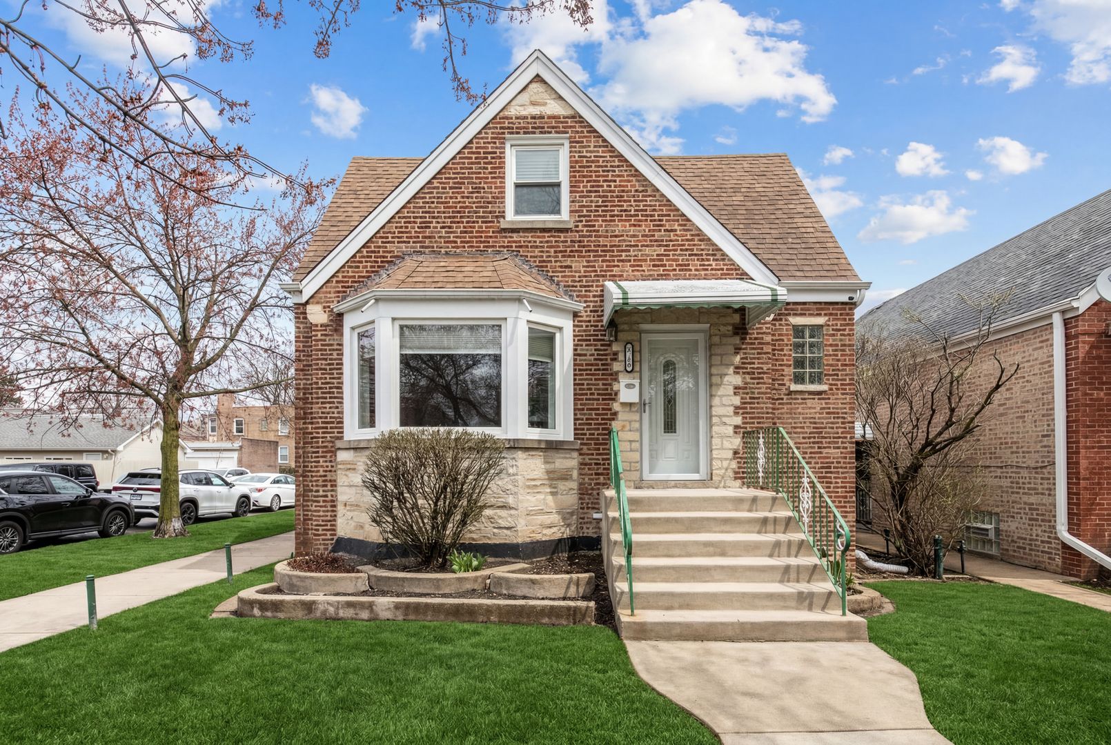 5158 W Carmen Avenue — Chicago, IL 60630