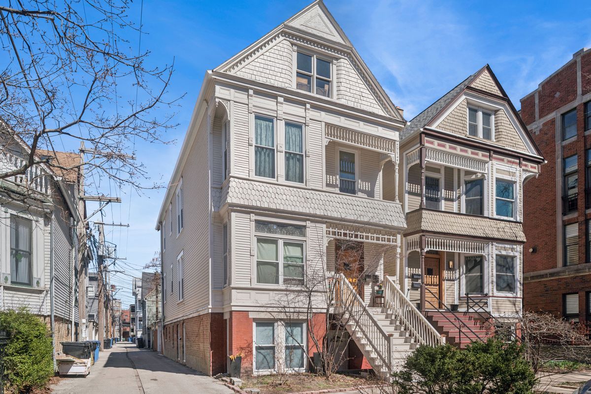 1042 Barry Avenue, Chicago, IL 60657