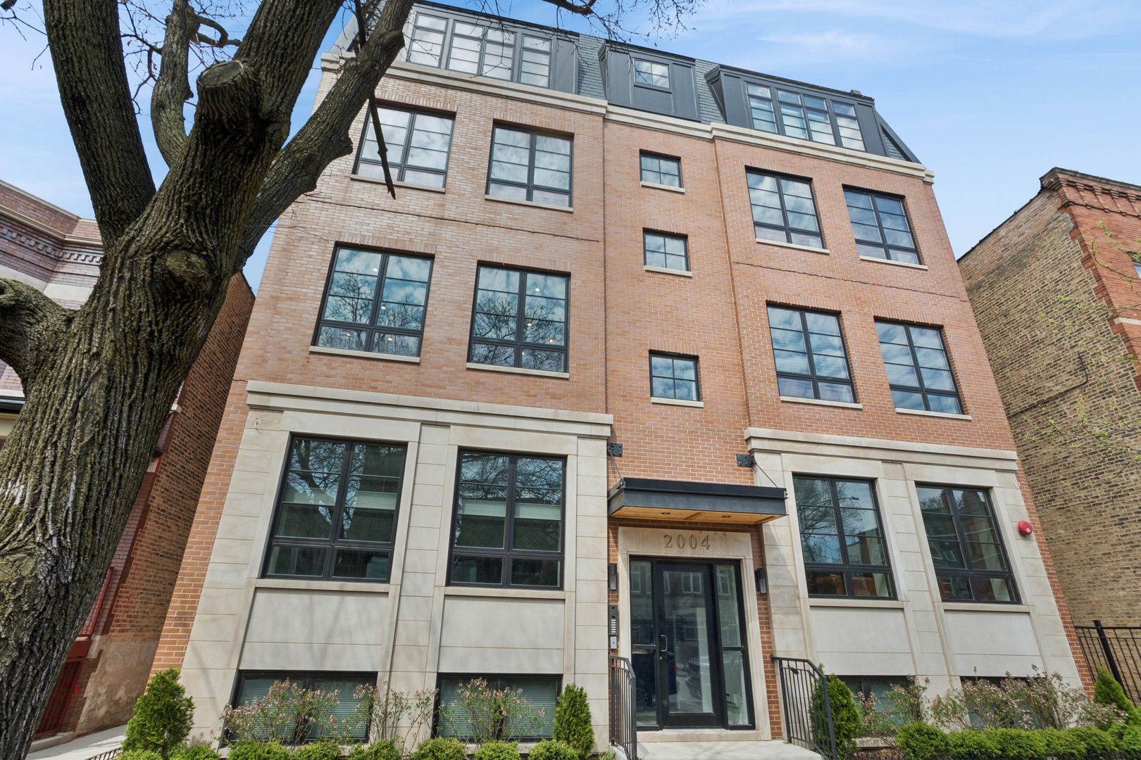2004 W Addison Street #2W — Chicago, IL 60618