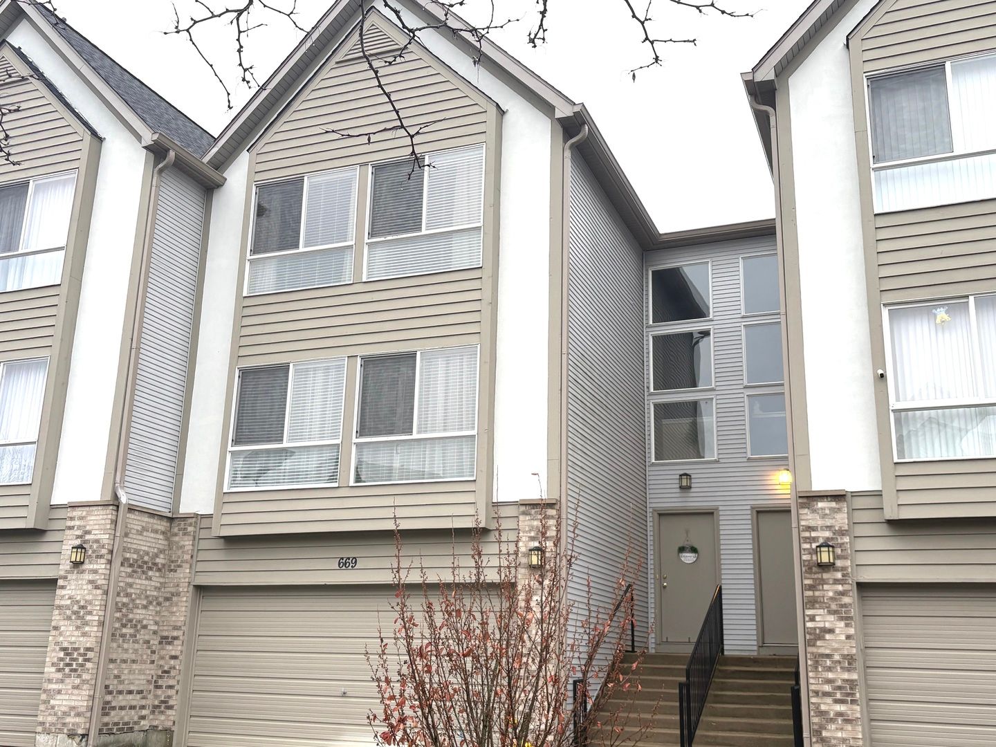 669 DIAMOND POINTE Drive #669 — Mundelein, IL 60060