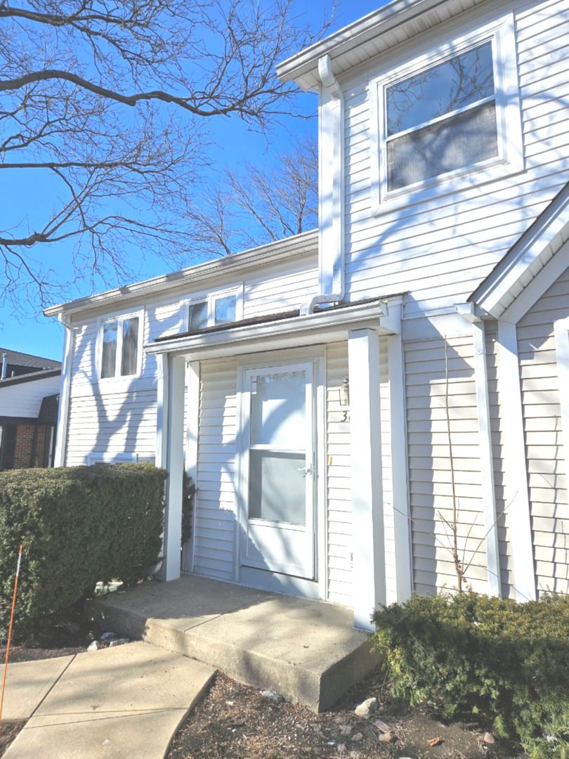 360 Inverrary Lane — Deerfield, IL 60015