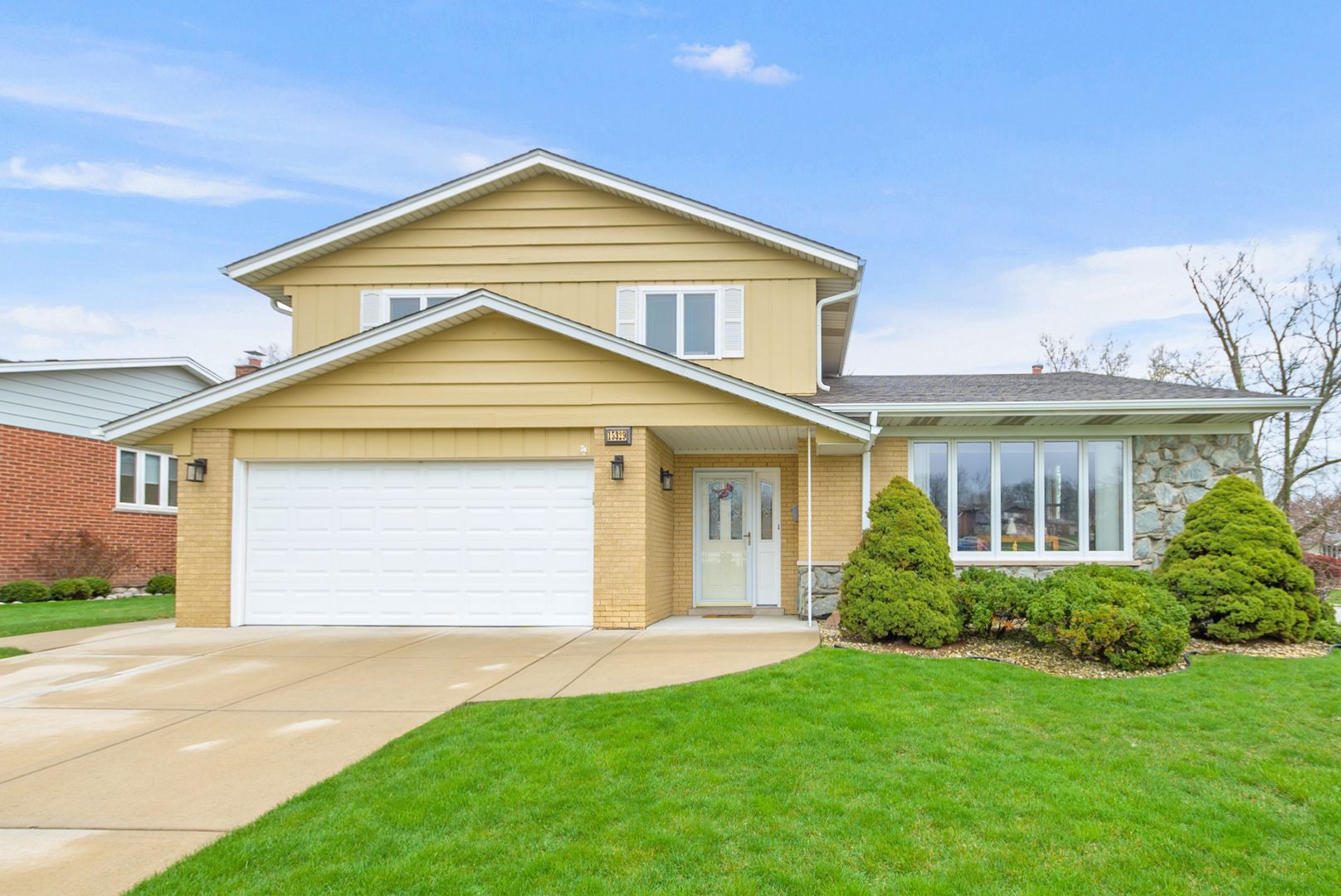 15329 Oak Road — Oak Forest, IL 60452