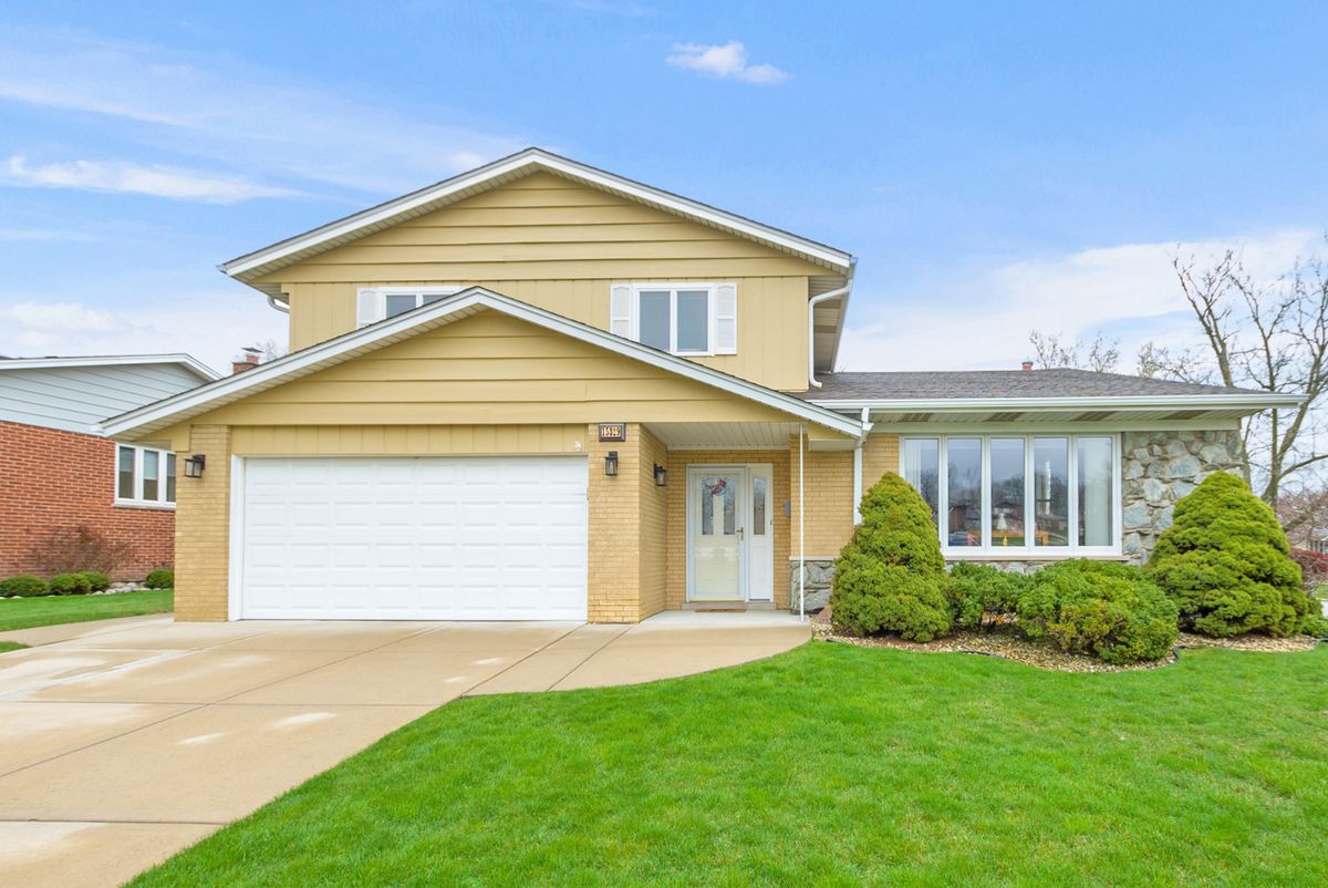 15329 Oak Road, Oak Forest, IL 60452