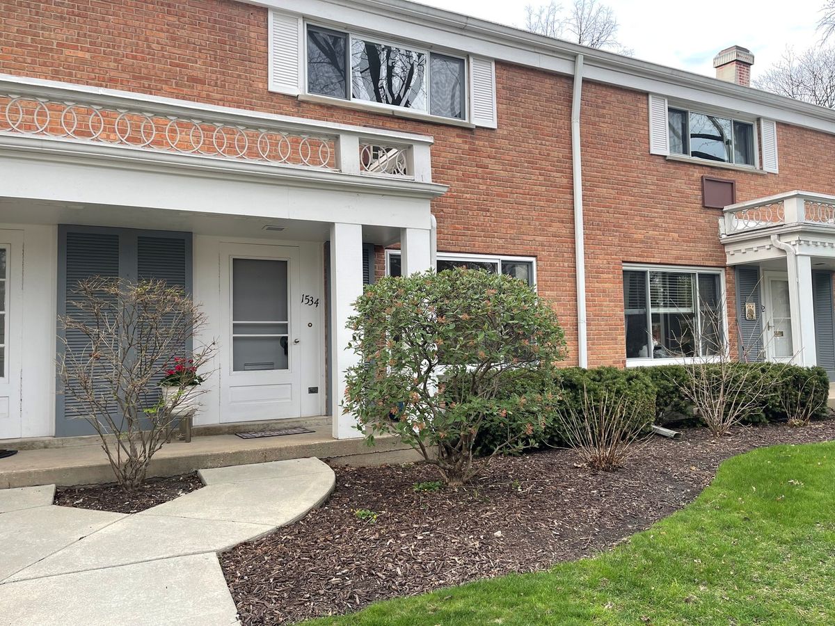 1534 Palmgren Drive, Glenview, IL 60025