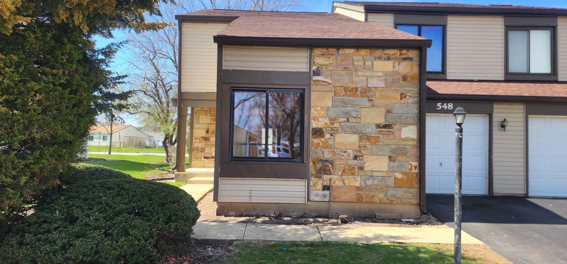 548 Alton Court — Carol Stream, IL 60188