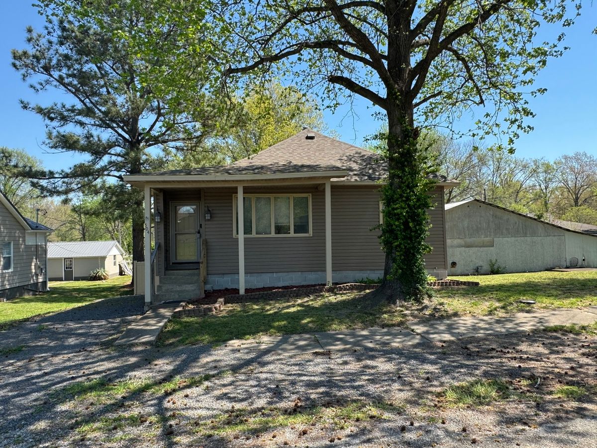 504 Sunny Slope Street, West Frankfort, IL 62896