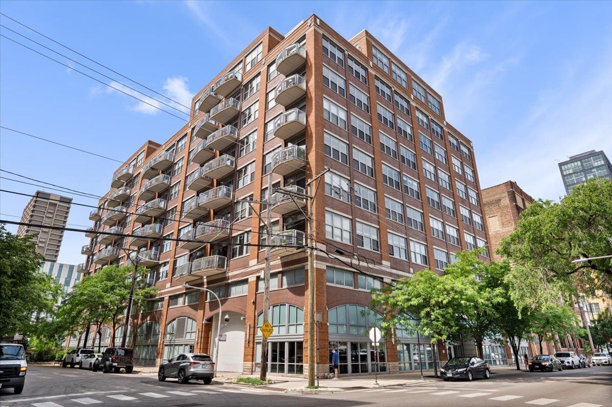 933 W Van Buren Street #702 — Chicago, IL 60607