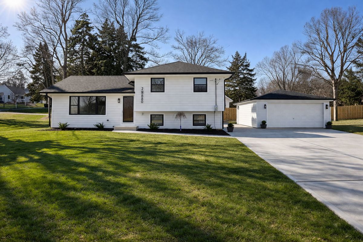 22W080 Valleyview Drive, Glen Ellyn, IL 60137