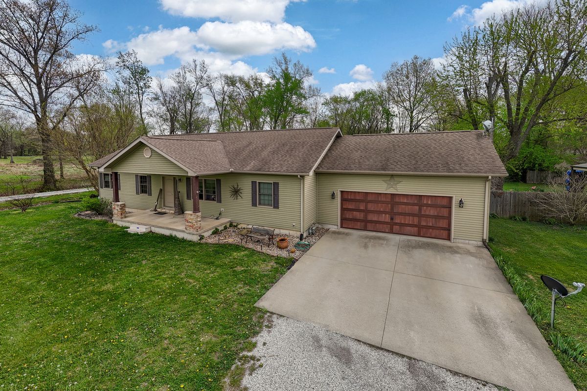 1358 Pershing Road, West Frankfort, IL 62896