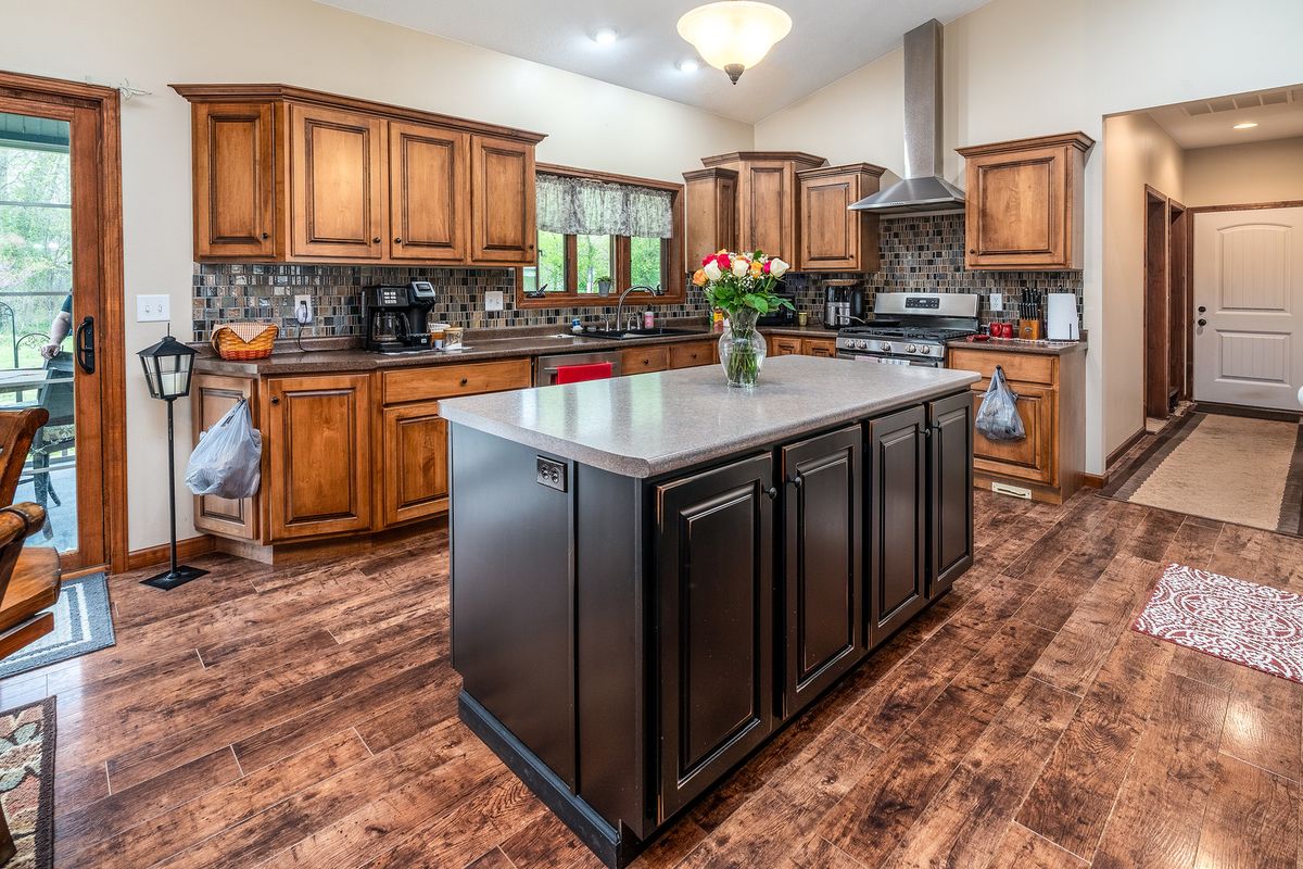1358 Pershing Road, West Frankfort, IL 62896