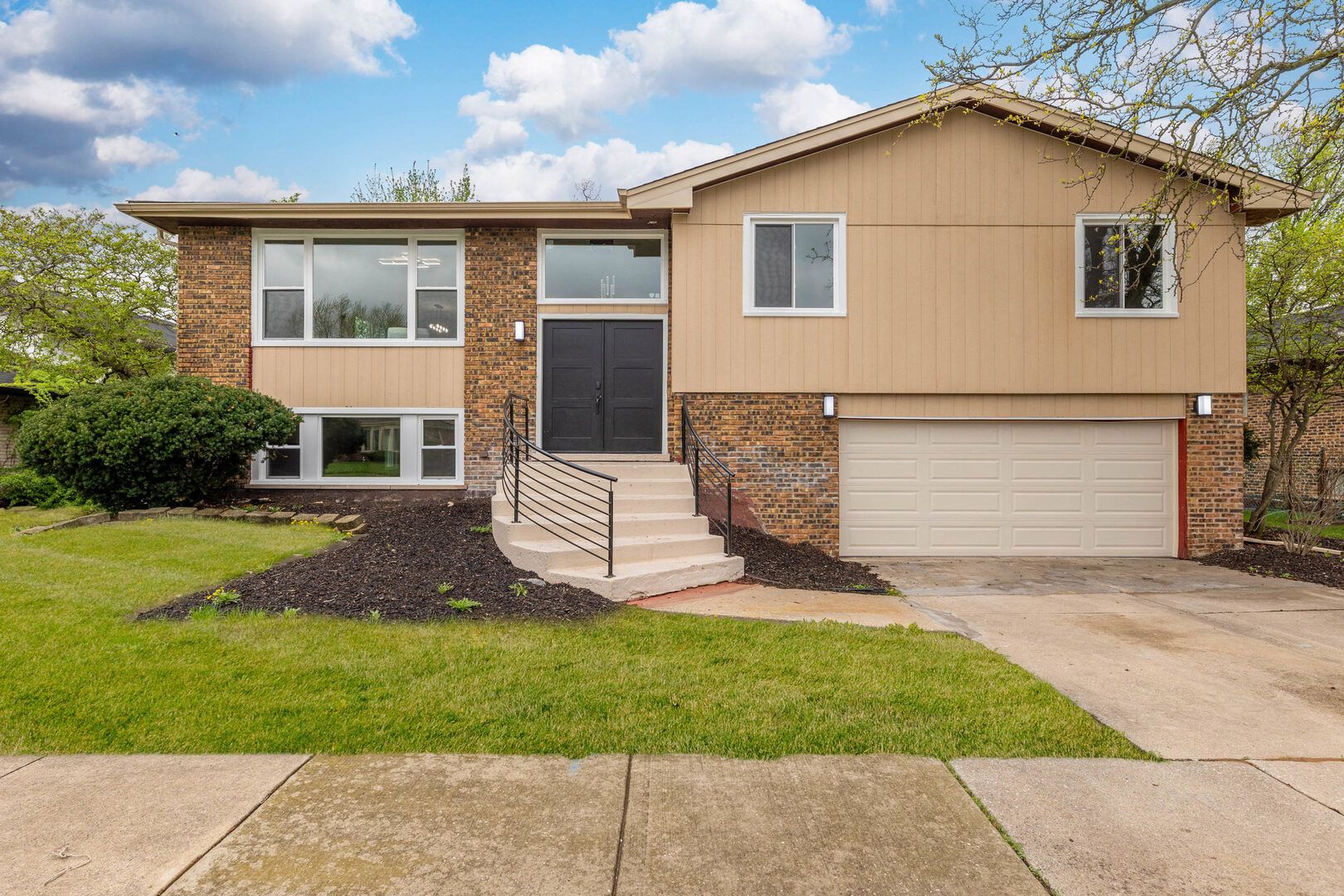 252 S Ellis Avenue — Glenwood, IL 60425
