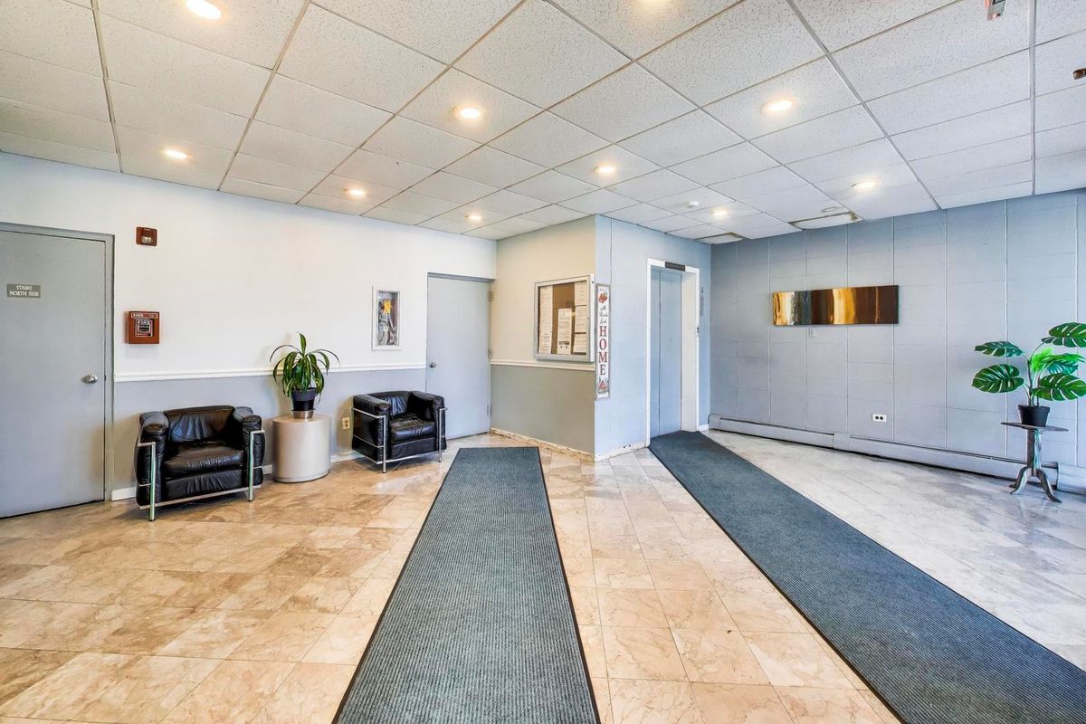 1043 S York Road #501, Bensenville, IL 60106