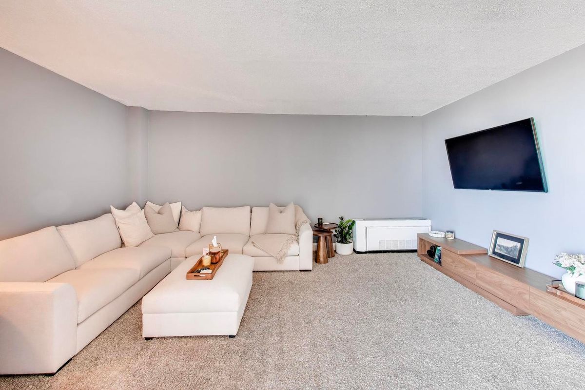 1043 S York Road #501, Bensenville, IL 60106