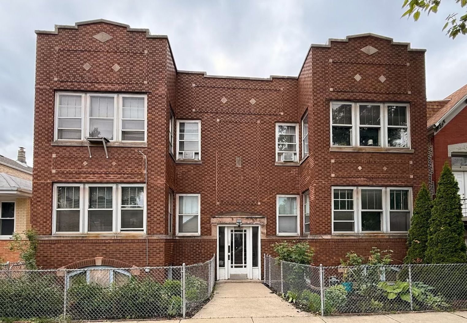 3352 S Lituanica Avenue #1 — Chicago, IL 60608