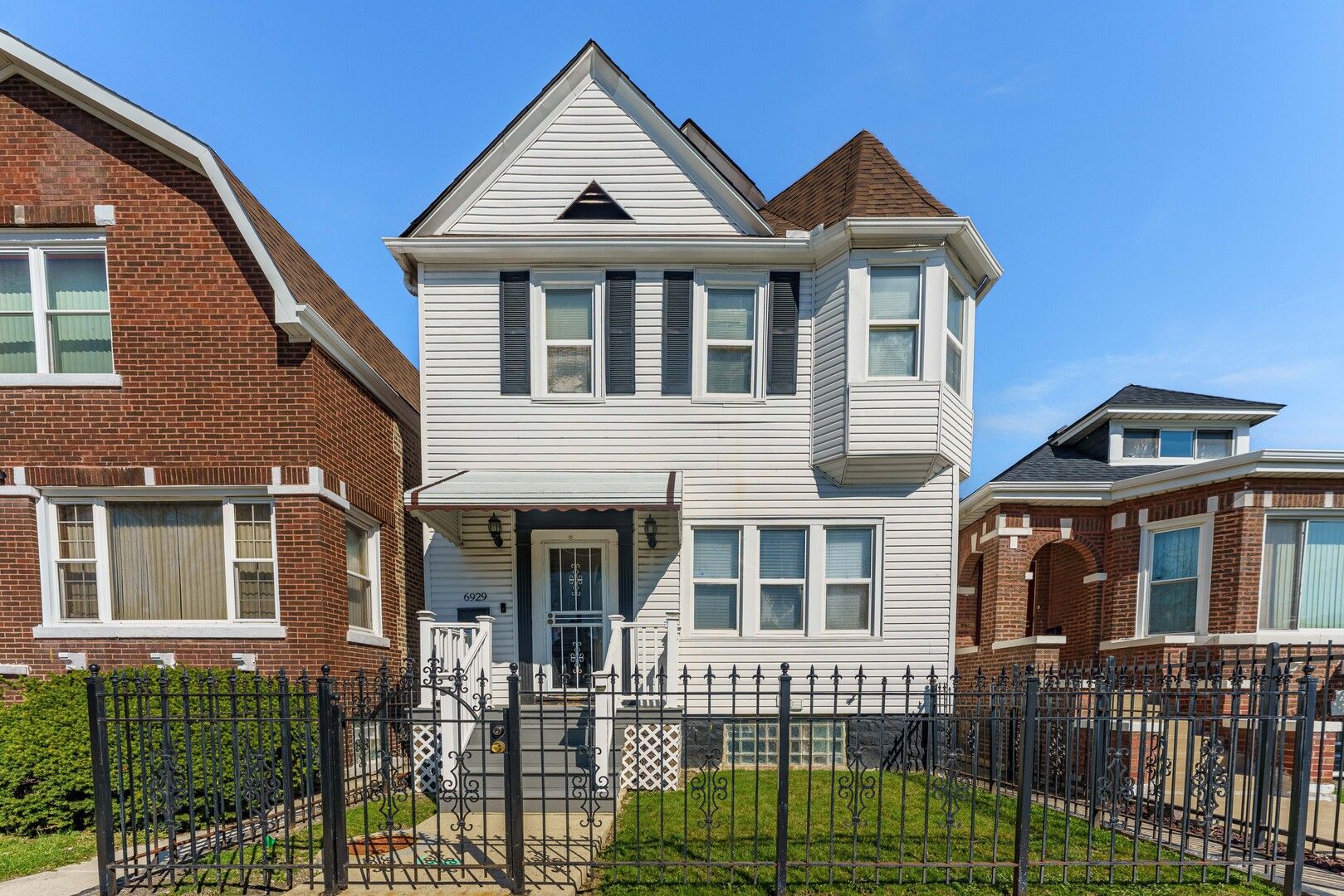 6929 S Oakley Avenue — Chicago, IL 60636