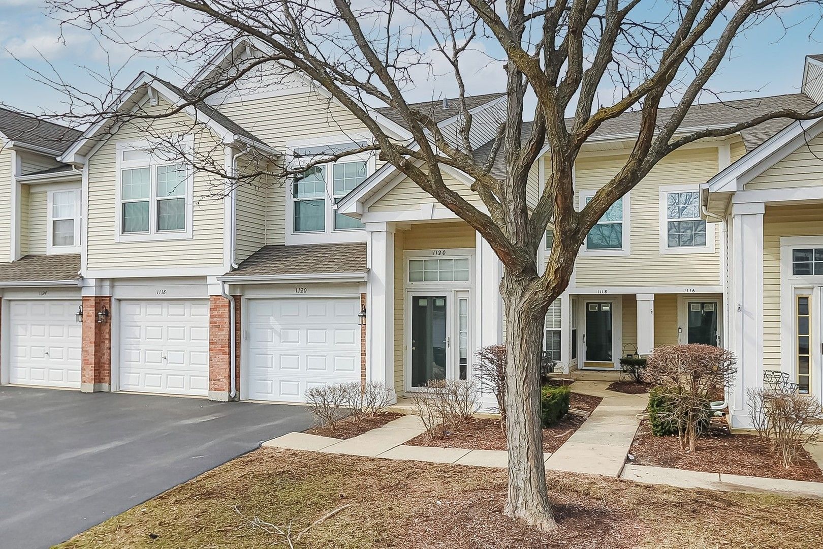 1118 Hawthorne Lane #1118 — Elk Grove Village, IL 60007