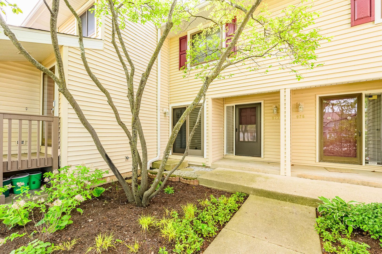 927 Hidden Lake Drive #0 — Buffalo Grove, IL 60089