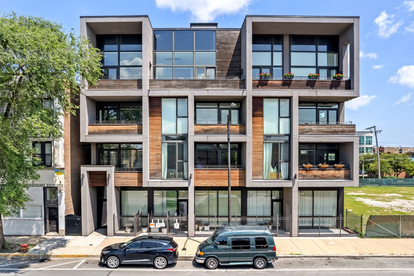 2424 W Chicago Avenue #201 — Chicago, IL 60622