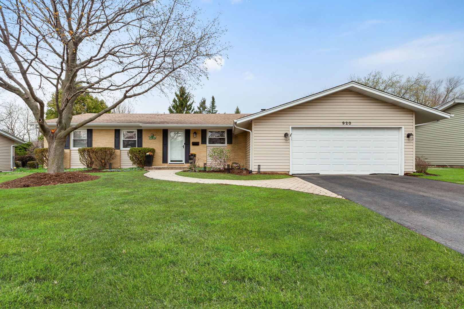 920 W Firestone Drive — Hoffman Estates, IL 60192
