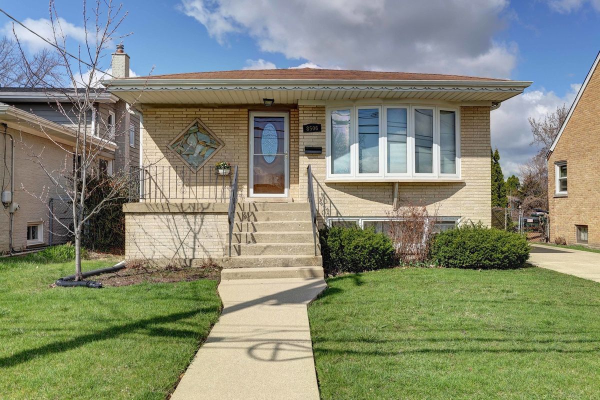 8506 Greenwood Avenue, Niles, IL 60714