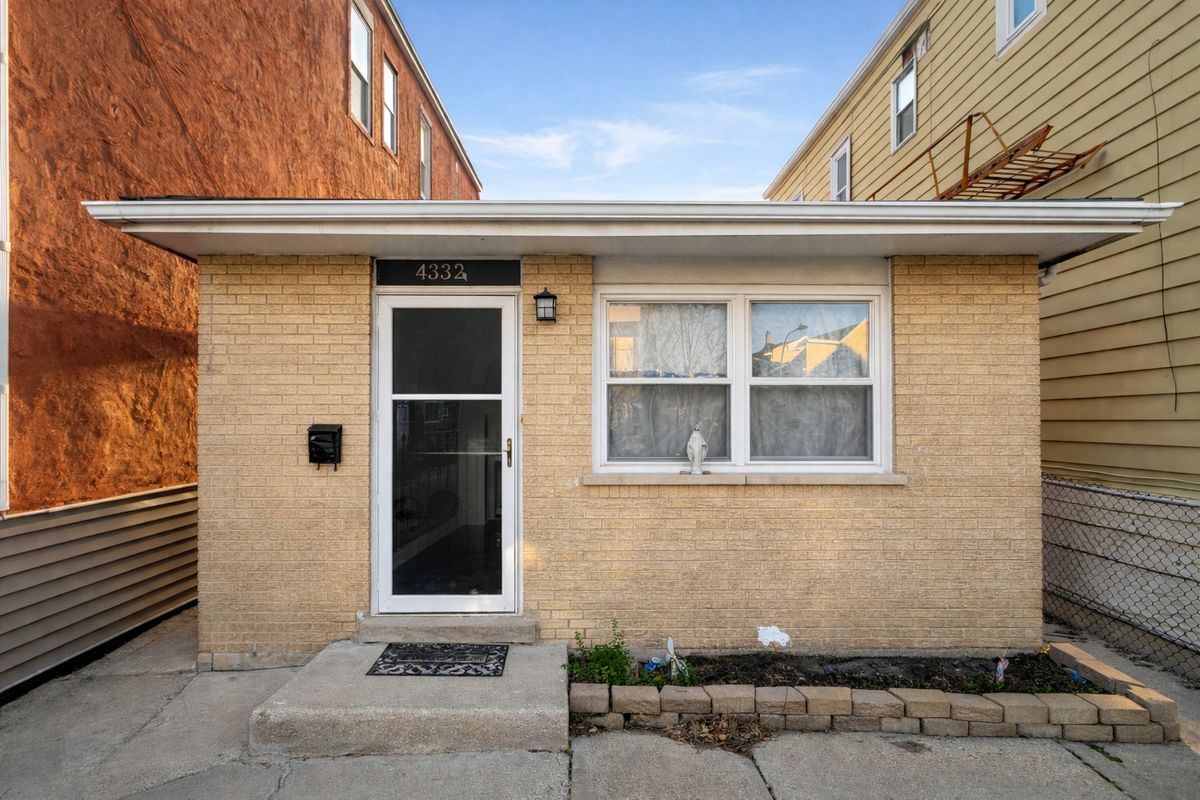 4332 Wood Street, Chicago, IL 60609