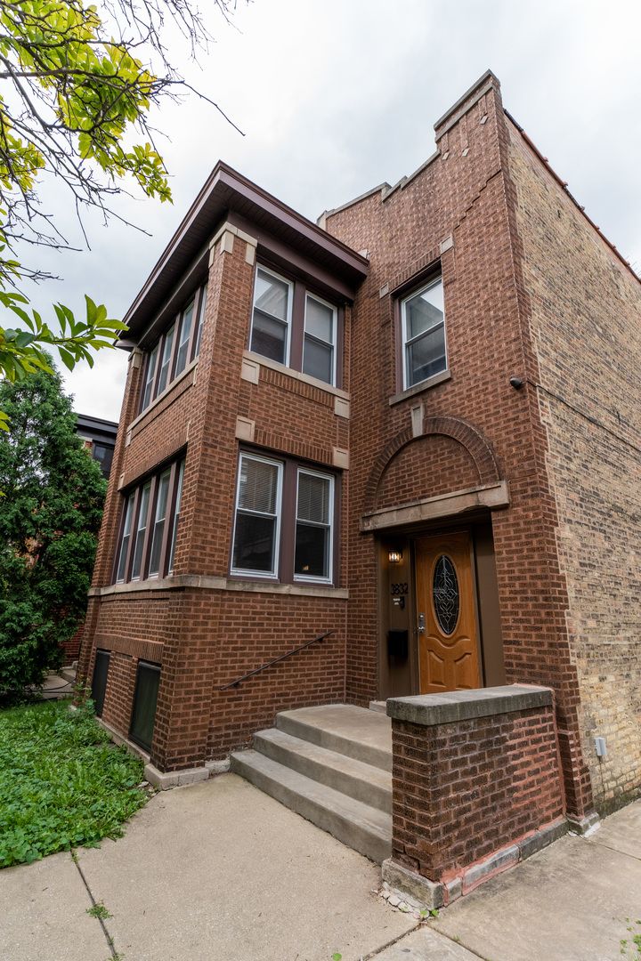 3832 Monticello Avenue, Chicago, IL 60618