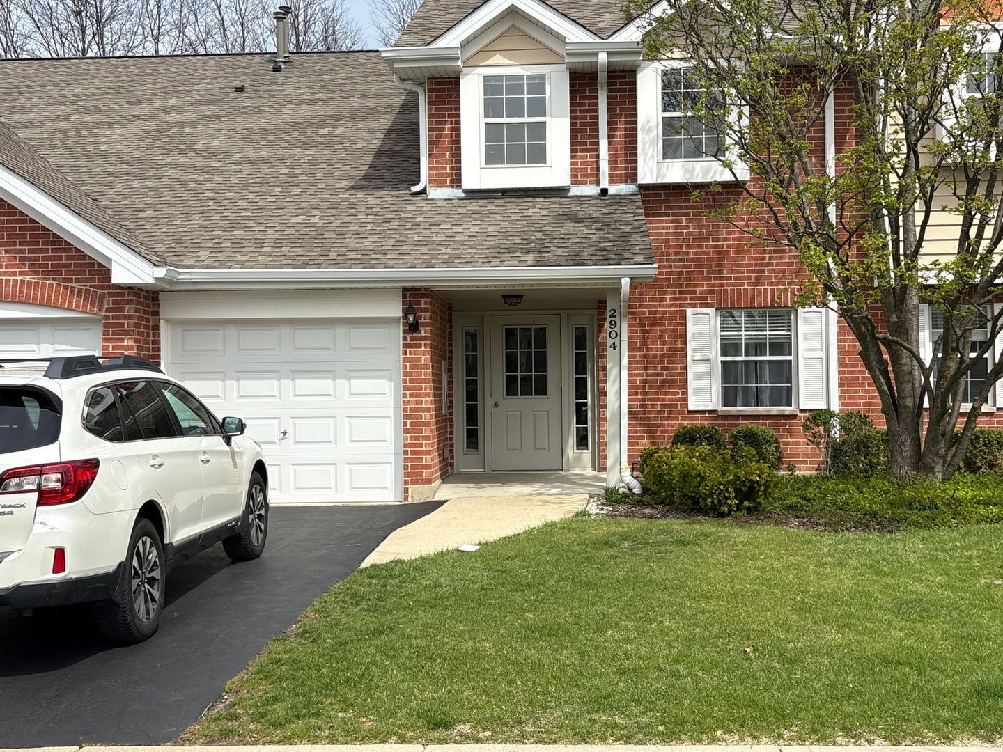 2904 Heatherwood Drive #4 — Schaumburg, IL 60194