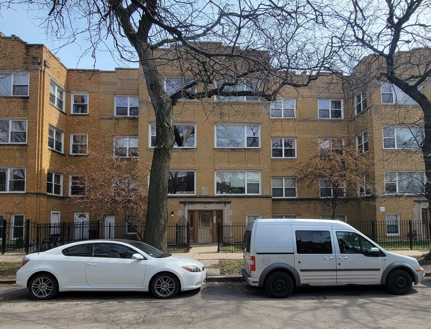 4909 N Avers Avenue #3 — Chicago, IL 60625