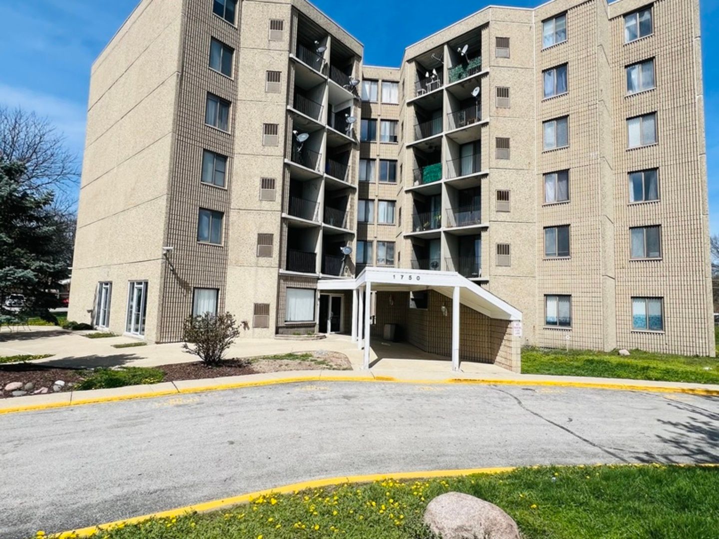 1750 N Marywood Avenue #513 — Aurora, IL 60505