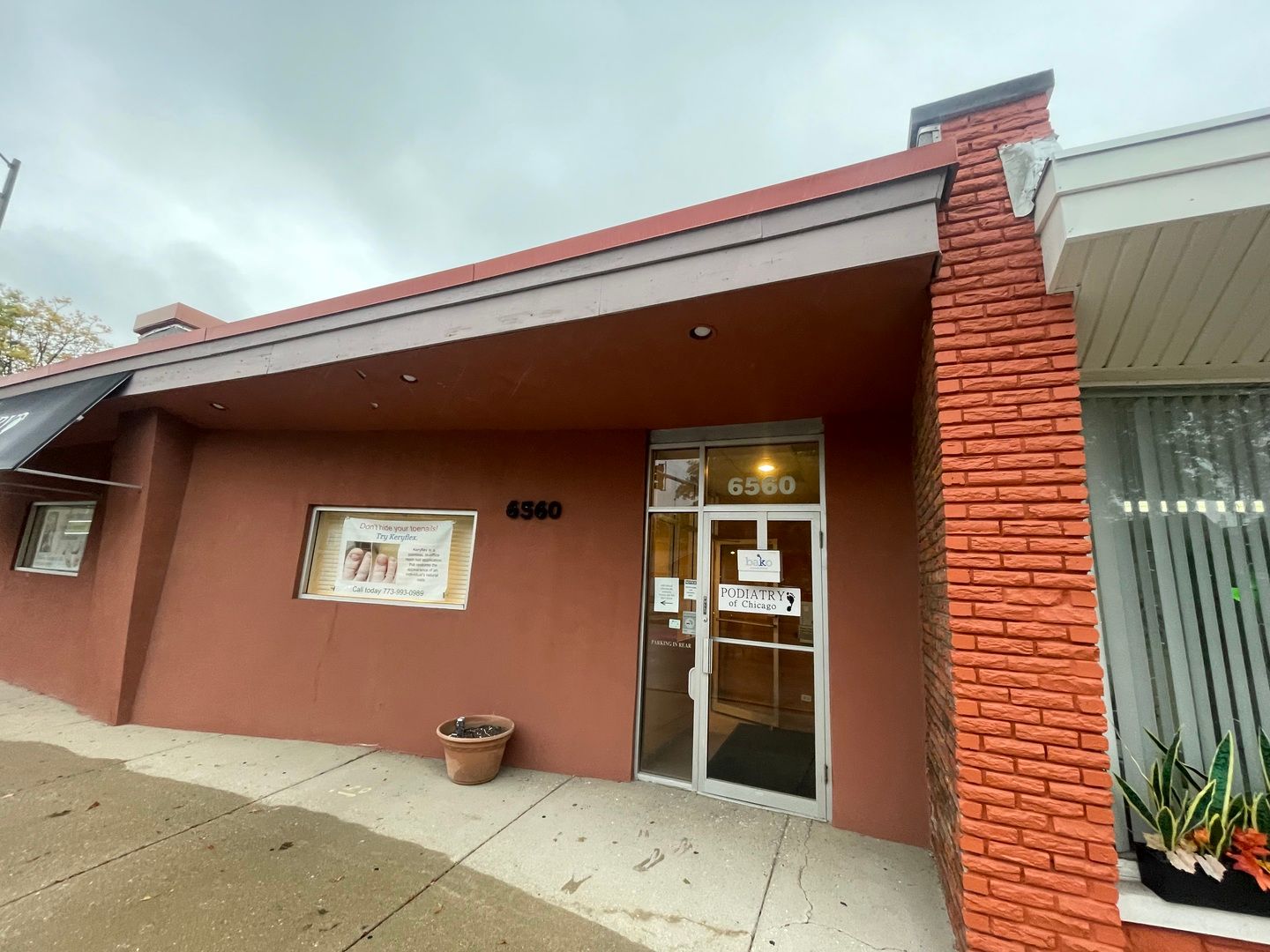 6560 W Higgins Avenue #101 — Chicago, IL 60656