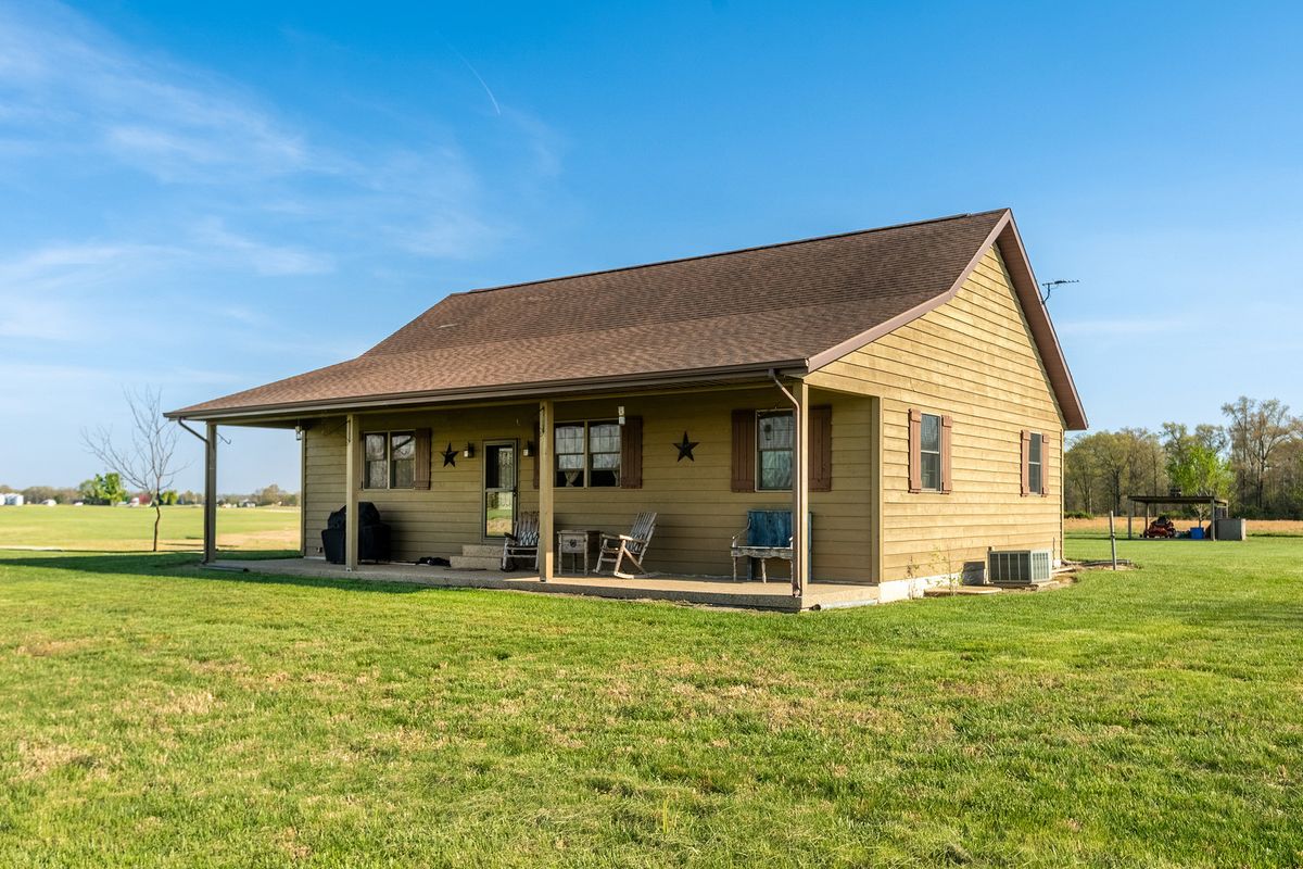 9242 Park Street Road, Duquoin, IL 62832