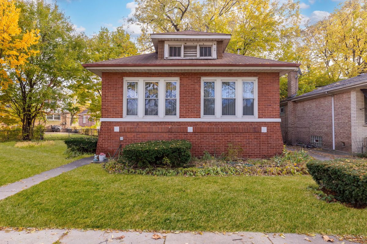 8129 Cornell Avenue, Chicago, IL 60617
