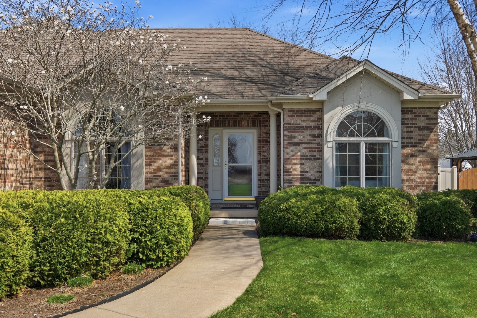 1007 Peregrine Way — Hampshire, IL 60140