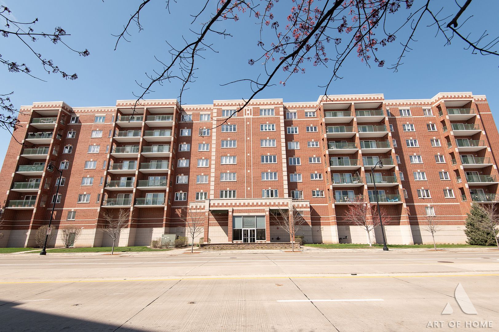 650 S River Road #701 — Des Plaines, IL 60016