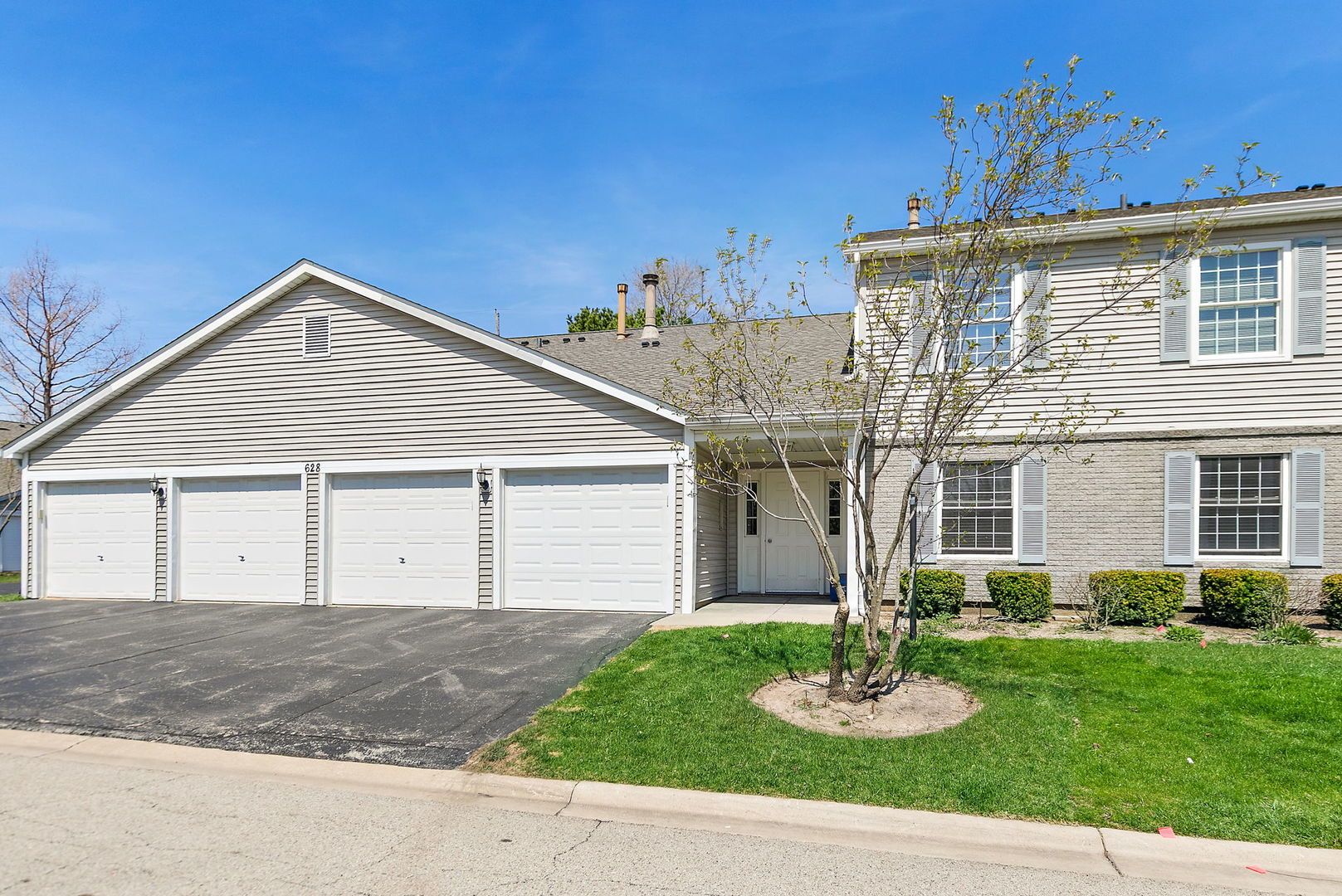 628 Mallard Court #B2 — Bartlett, IL 60103