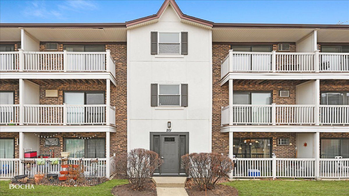 201 Gregory Street #15 — Aurora, IL 60504