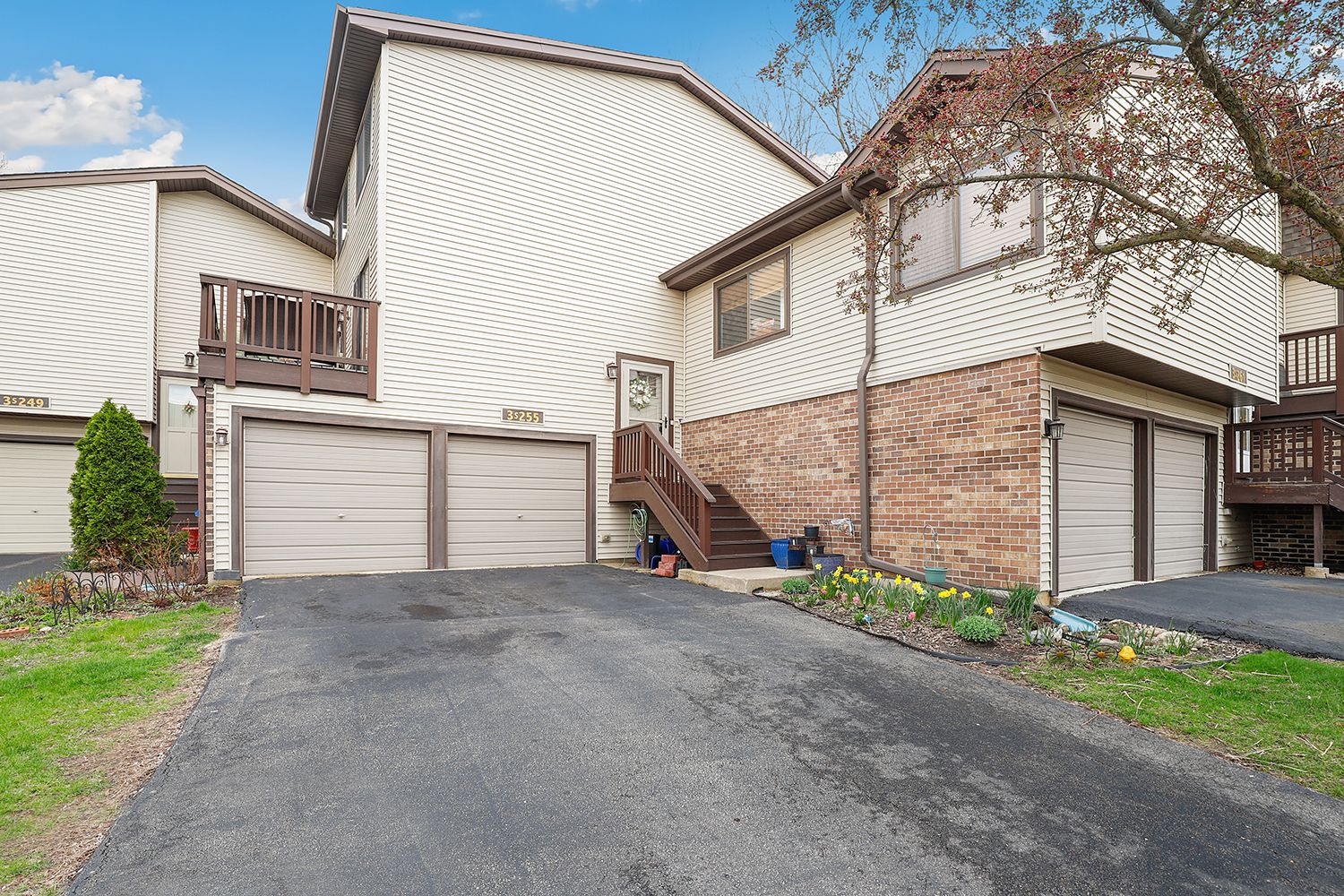 3S255 Briarwood Drive — Warrenville, IL 60555