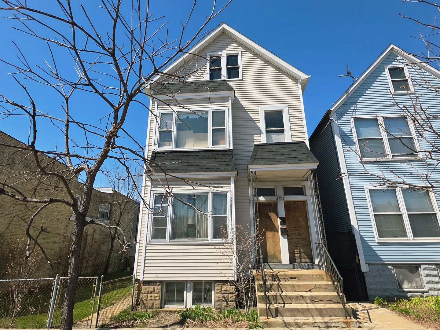 2712 N Western Avenue — Chicago, IL 60647