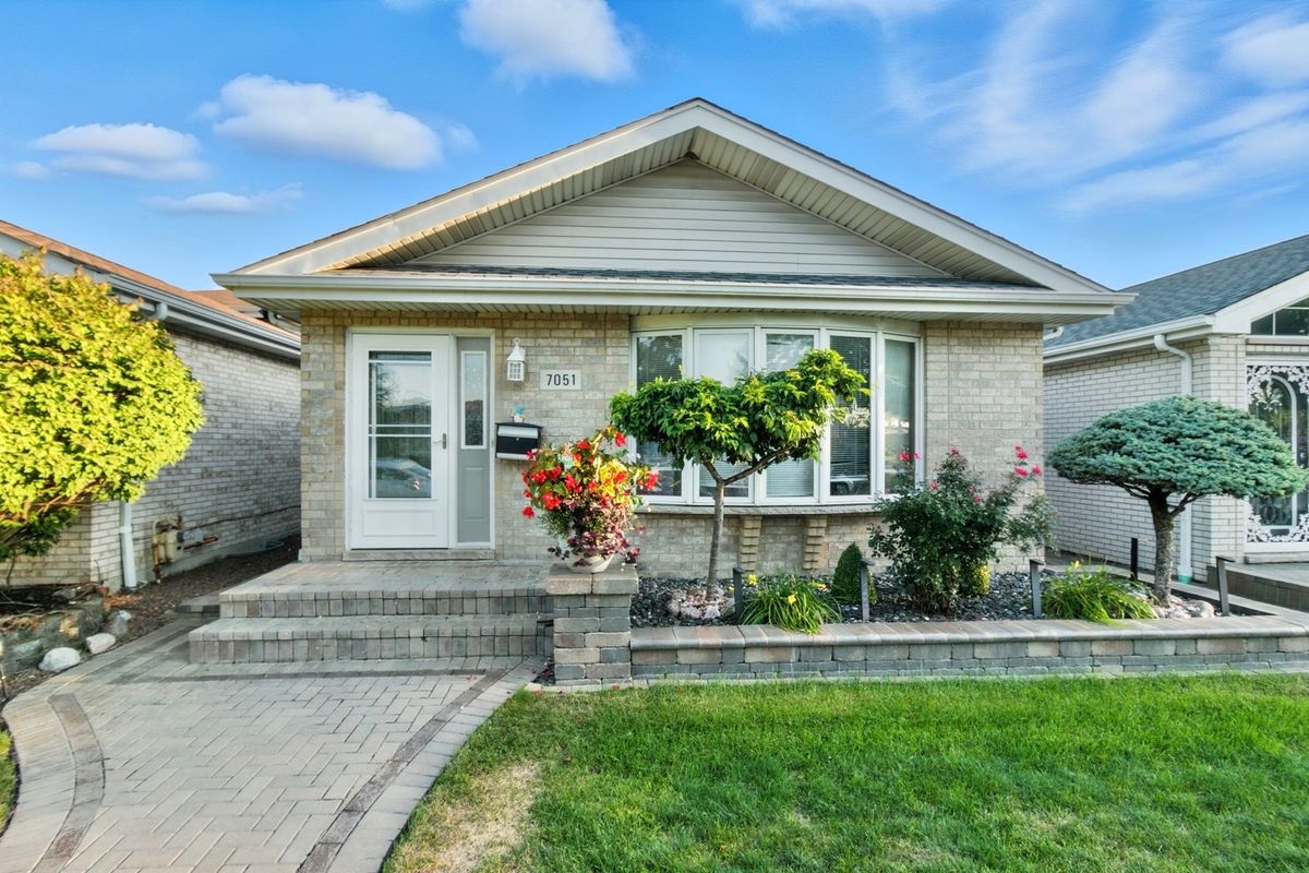 7051 64th Place, Chicago, IL 60638