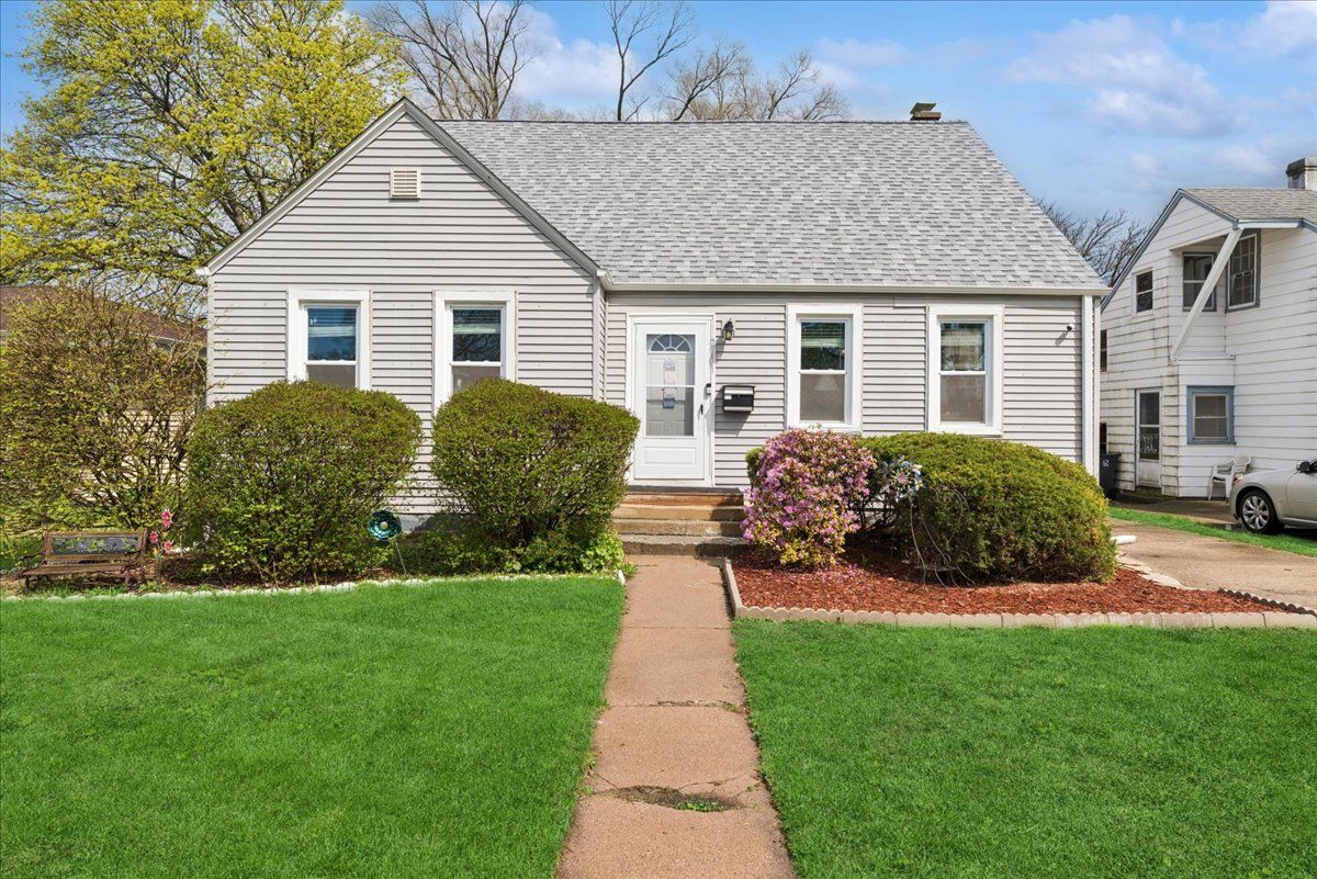 2107 Eshcol Avenue — Zion, IL 60099
