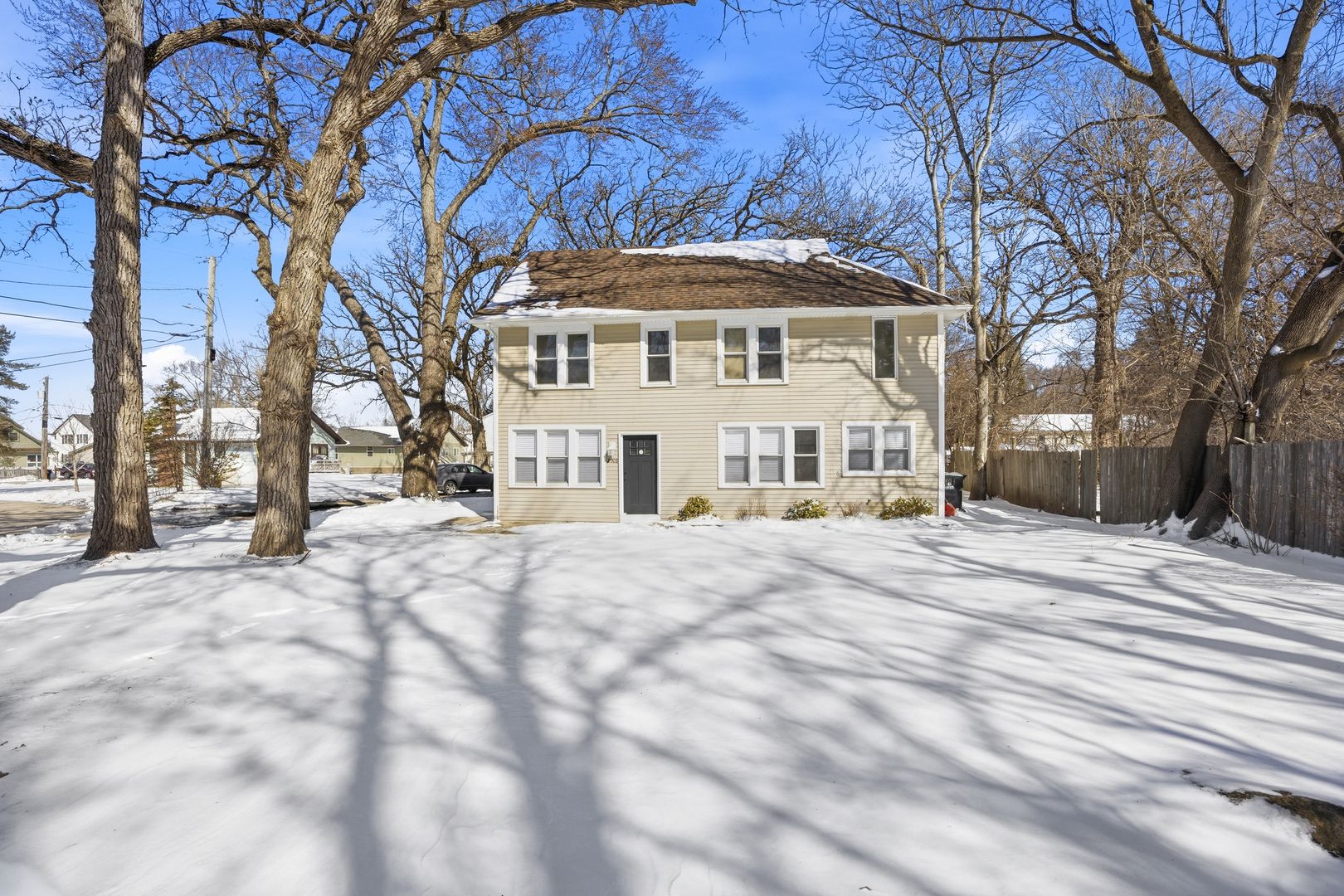 2908 Oakwood Avenue — McHenry, IL 60051