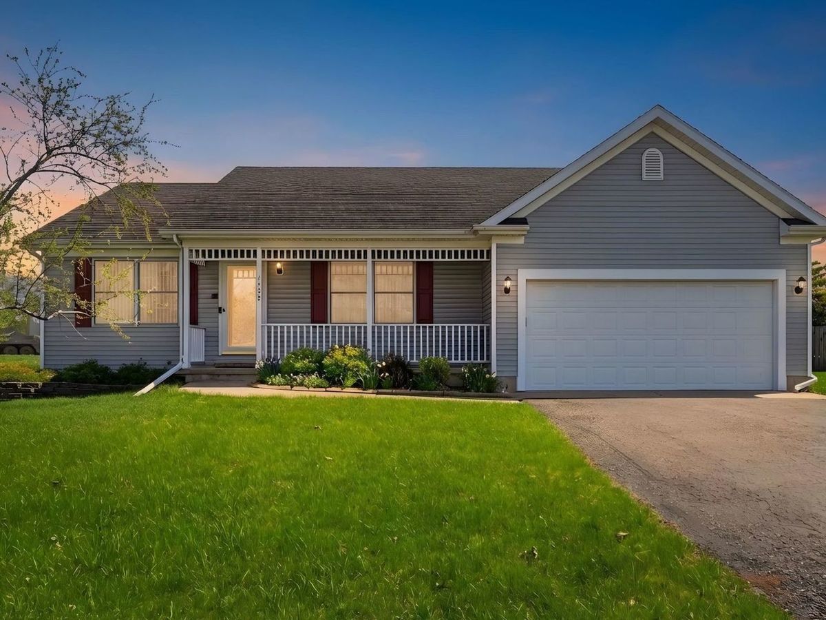 1730 Pebblewood Court, Sycamore, IL 60178