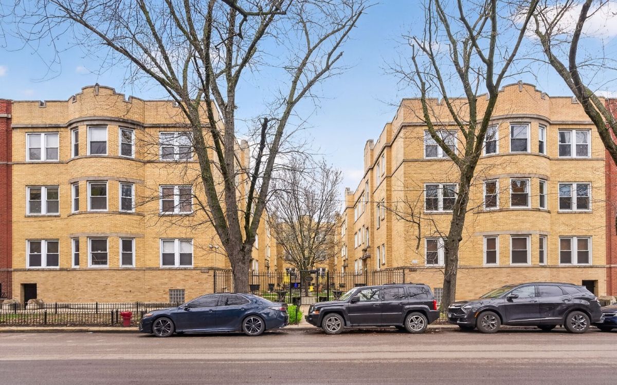 1336 Estes Avenue, Chicago, IL 60626