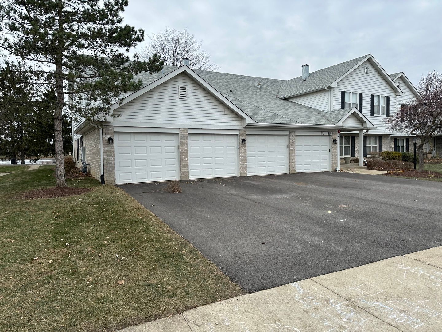 1250 N Streamwood Lane #338 — Vernon Hills, IL 60061