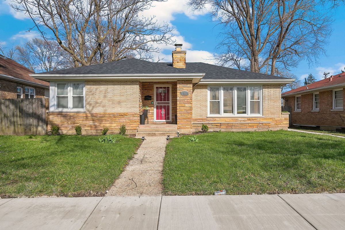 15811 Marshfield Avenue, Harvey, IL 60426